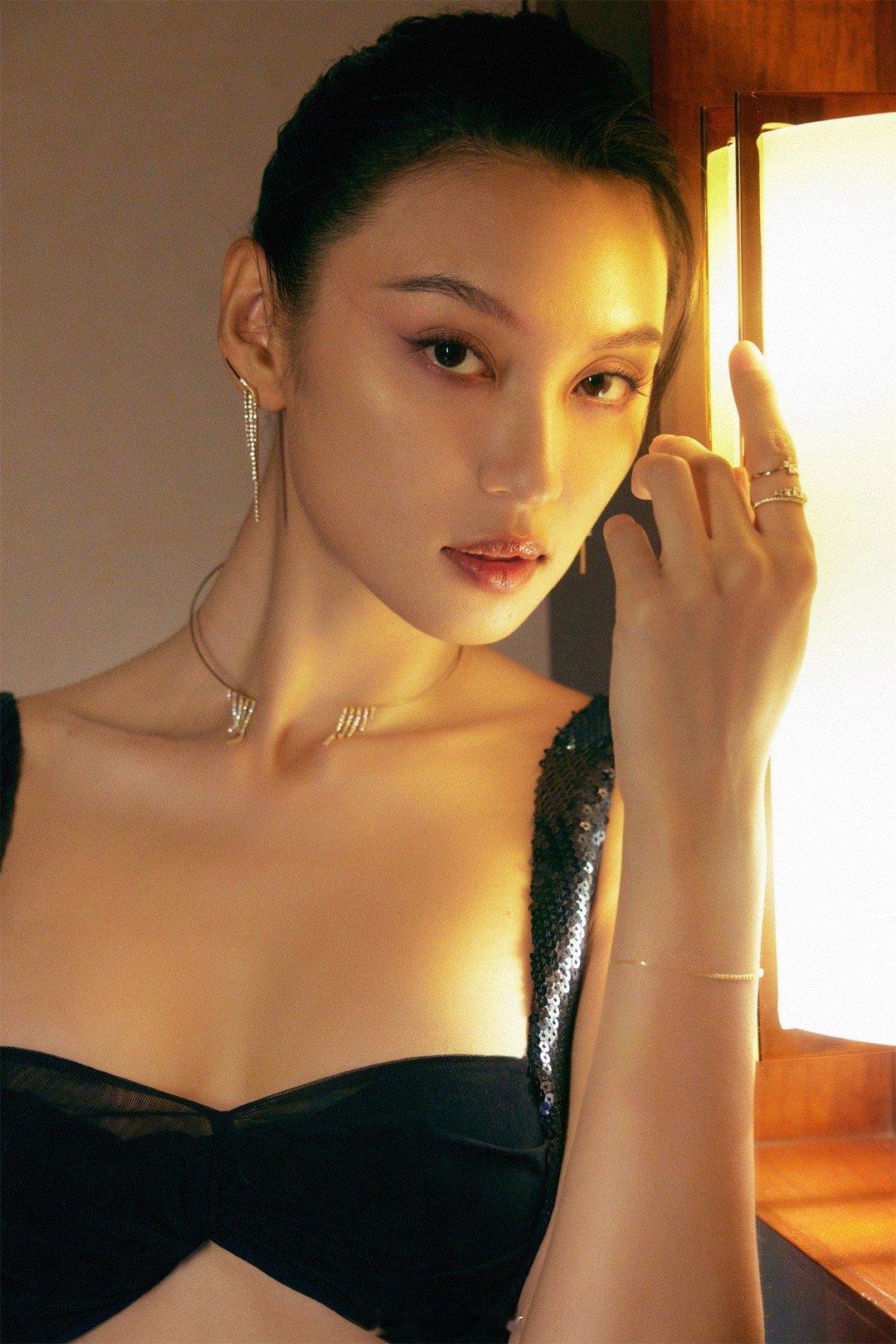 王丹妮[色][色][抱一抱][舔屏][抱一抱][舔屏][抱一抱] ​​​