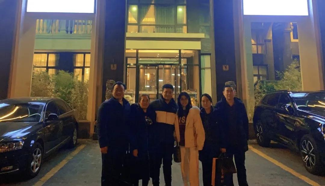 儿子女朋友怀孕了，我找亲家谈论两个孩子的婚事，没想到亲家却给我提了这些要求，大家