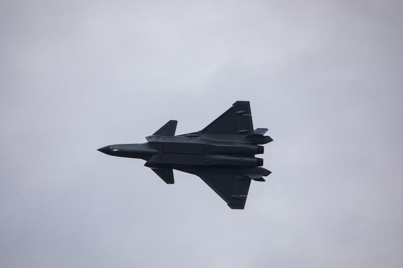 歼 - 20绝对是中国空军的王牌战机。它具备高隐身性、高态势感知和高机动性等特点