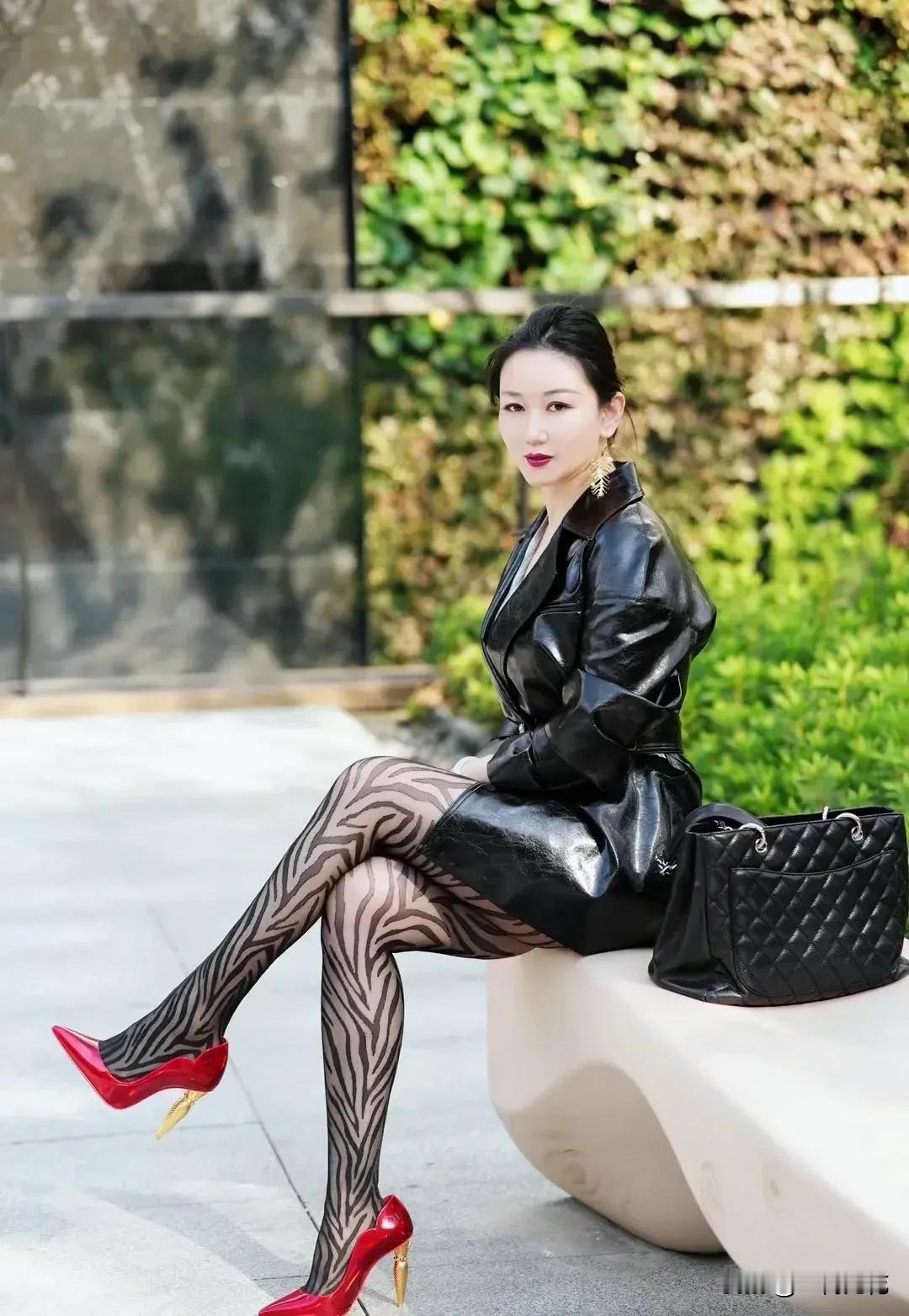 怎样穿搭知性又显身材?