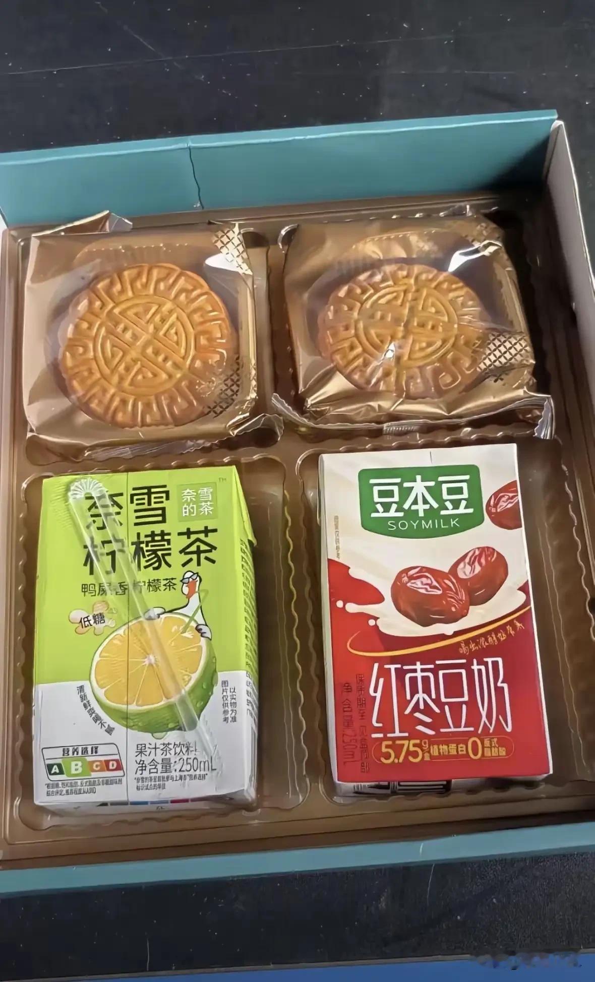 张雪这个人真的很难存到钱！
不是因为机车销量不好，也不是平时抽烟喝酒开销大，真正
