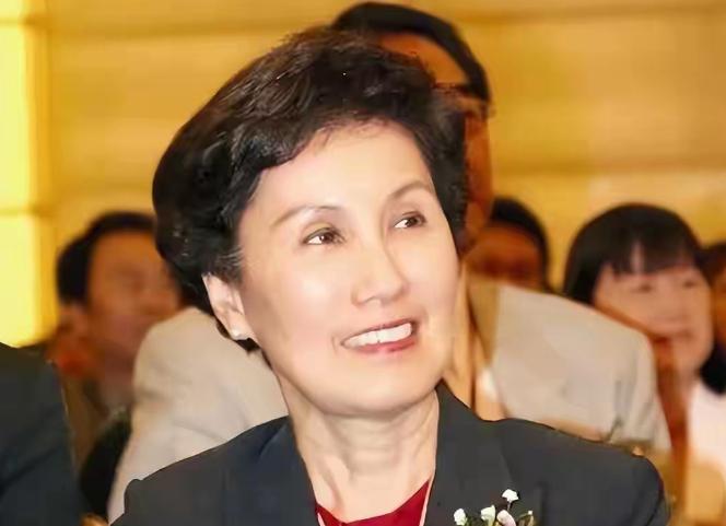 马英九的三姐马冰如，在北京一住就是26年，没司机、没保镖、没豪宅，出门靠公交，买