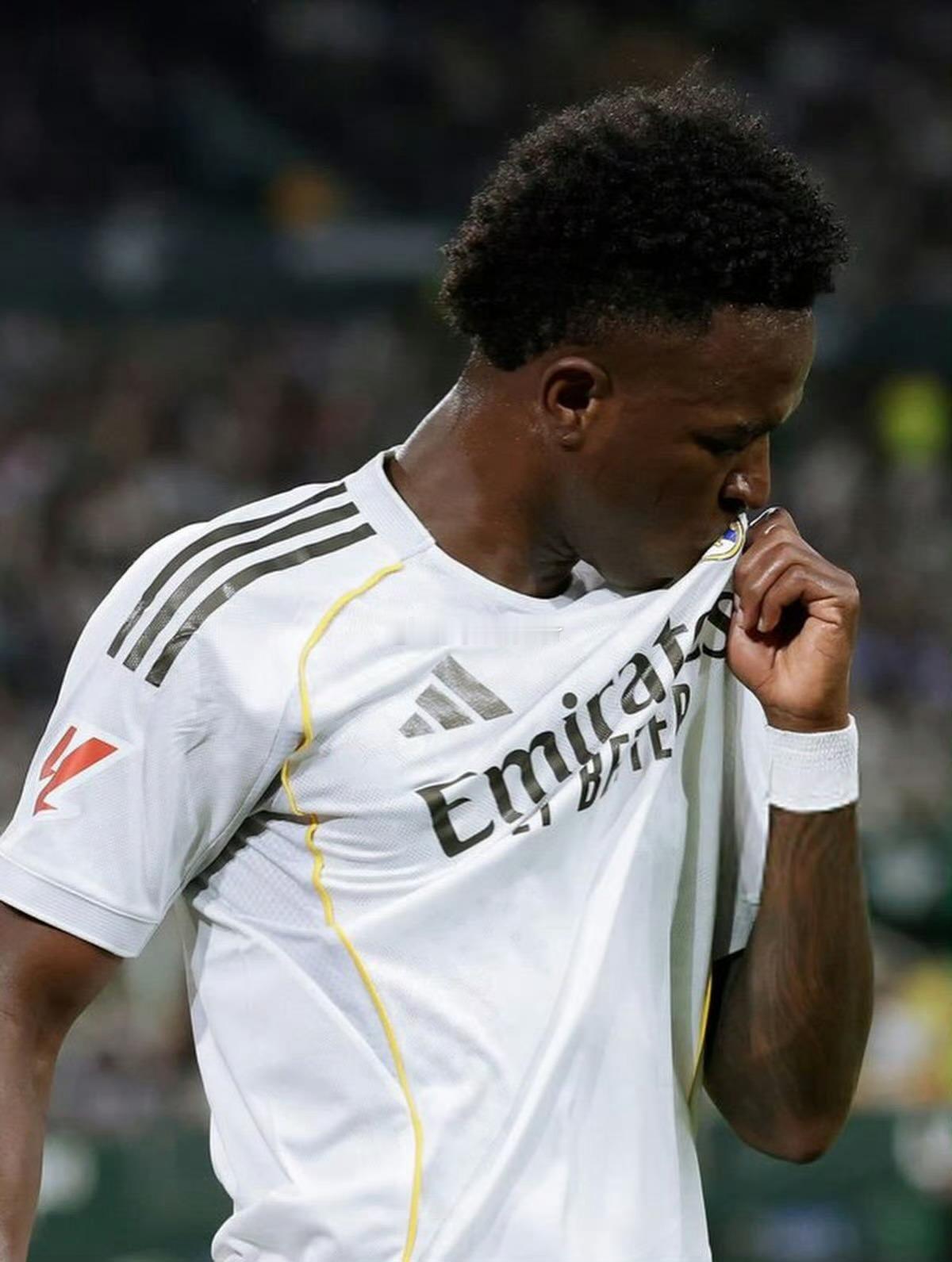 皇家贝蒂斯1比1皇马全场浪费多次良机！皇马1-1贝蒂斯，维尼修斯破门难续命，94