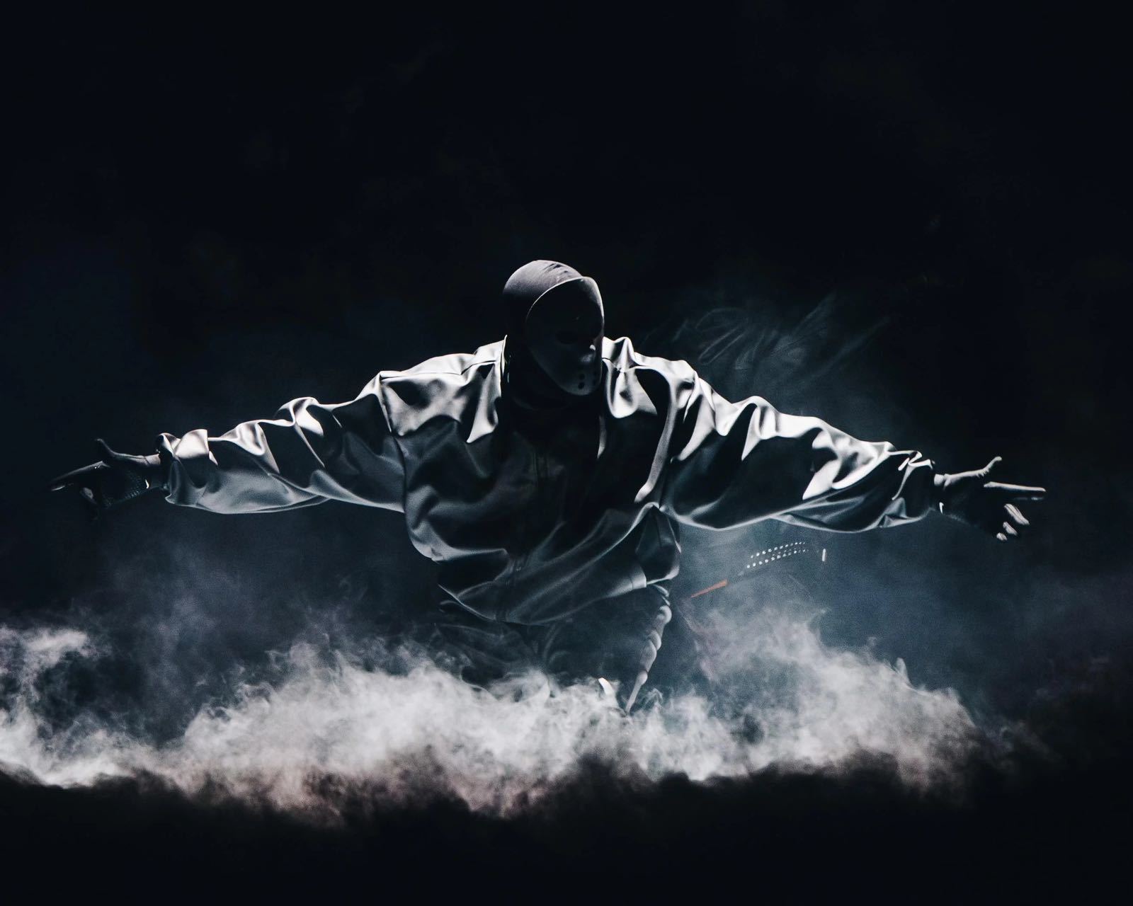 #侃爷试听会##kanye west# 竟然还有人担心被割？侃爷就删个帖而已，这
