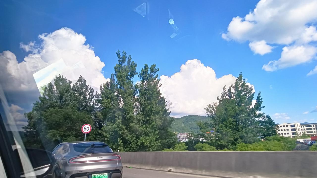 油一油[呲牙]
今在蜀地昨在湘 风尘辗转路途长
晨雨敲窗添客醉 旧痕残梦锁愁肠