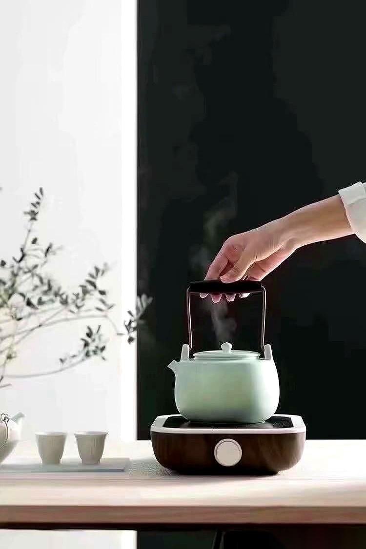 你组了个饭局，张罗了一大桌子菜，人到齐了，你刚举起杯子想说两句，话到嘴边又咽了回