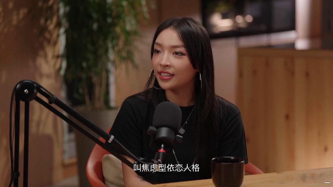 VaVa回应怼梁源的原因听完VaVa的采访深有感触，当下不少音乐创作被流量裹挟，