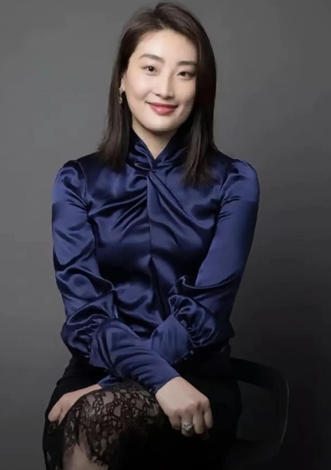 宗馥莉这次背后估计有高人指点！

所有人都在等一个结果的时候

宗馥莉一声不吭，