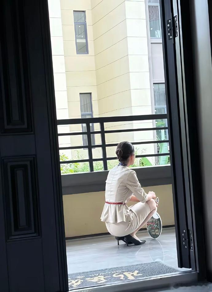 售房小姐姐心情不好，现在都是只看不买！[笑cry] ​​​