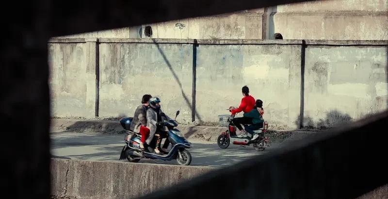 王传君《孤注一掷》才赚了多少口碑？
这回《擒贼记》一个眼神，又要把好不容易洗白的