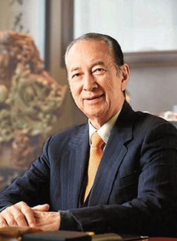 1985年，谢贤欠下了1600万赌债，被逼债，走投无路，妻子狄波拉经谢贤同意后，