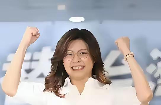 丢掉幻想，准备斗争！国民党已经正式退出了历史舞台的主角席位。

郑丽文公开说不认