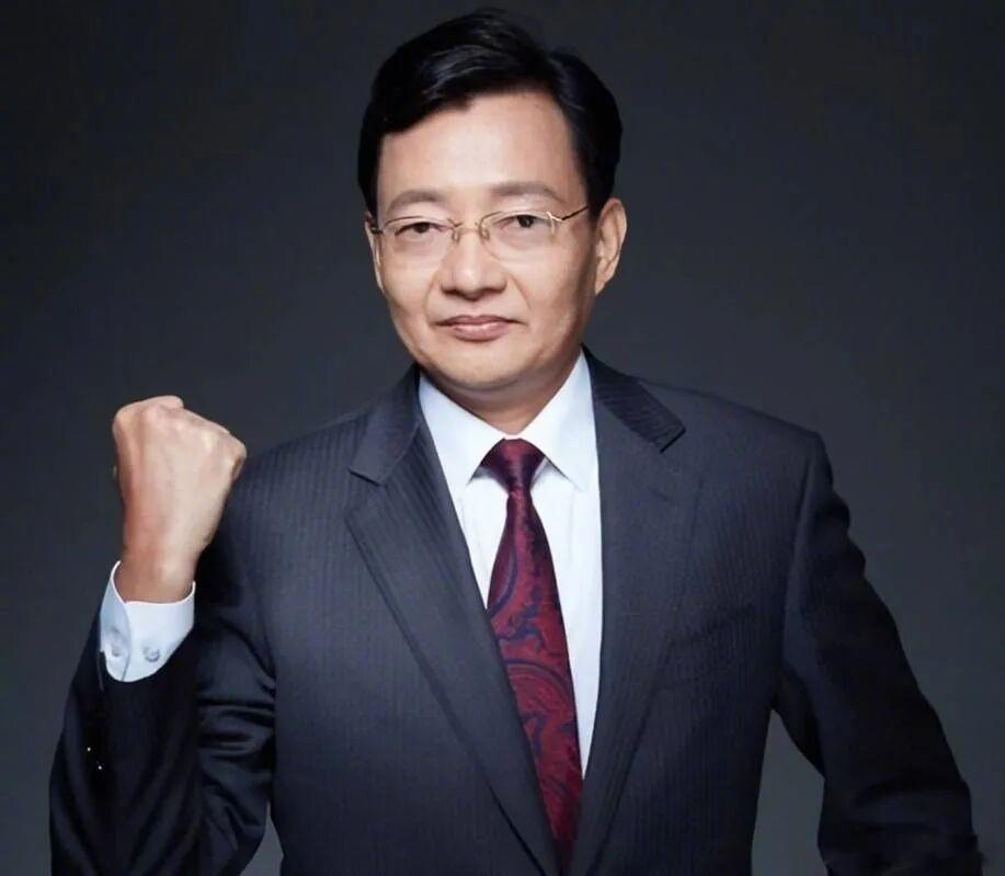 【李大霄劝年轻人别全职炒股 】面对“AI资产重估、科技主线转向，股市的光照向何方
