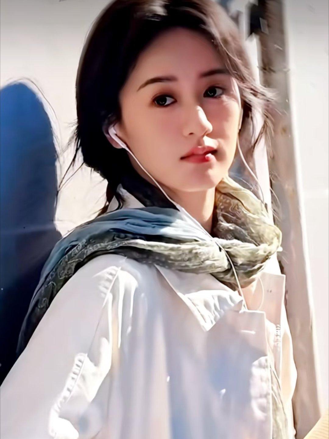 OO是用哪款手机？还能插有线耳机？