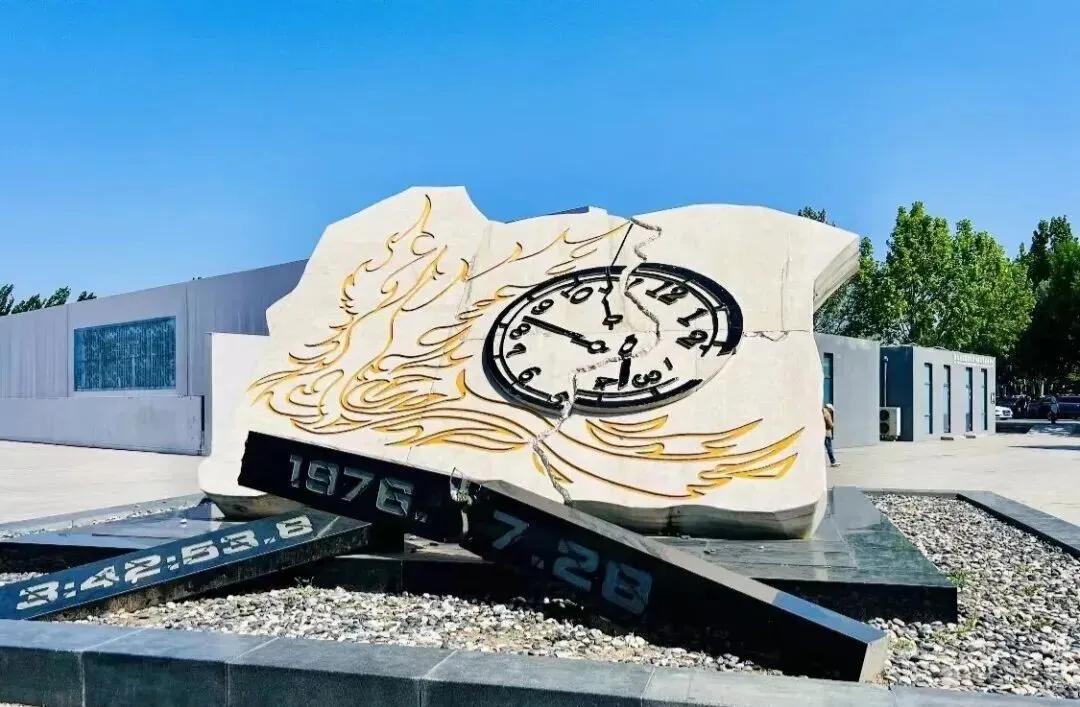 谁是我家第一个喊出地震了的人？
谁是我家第一个喊出地震了的人？她就是我的母亲。那