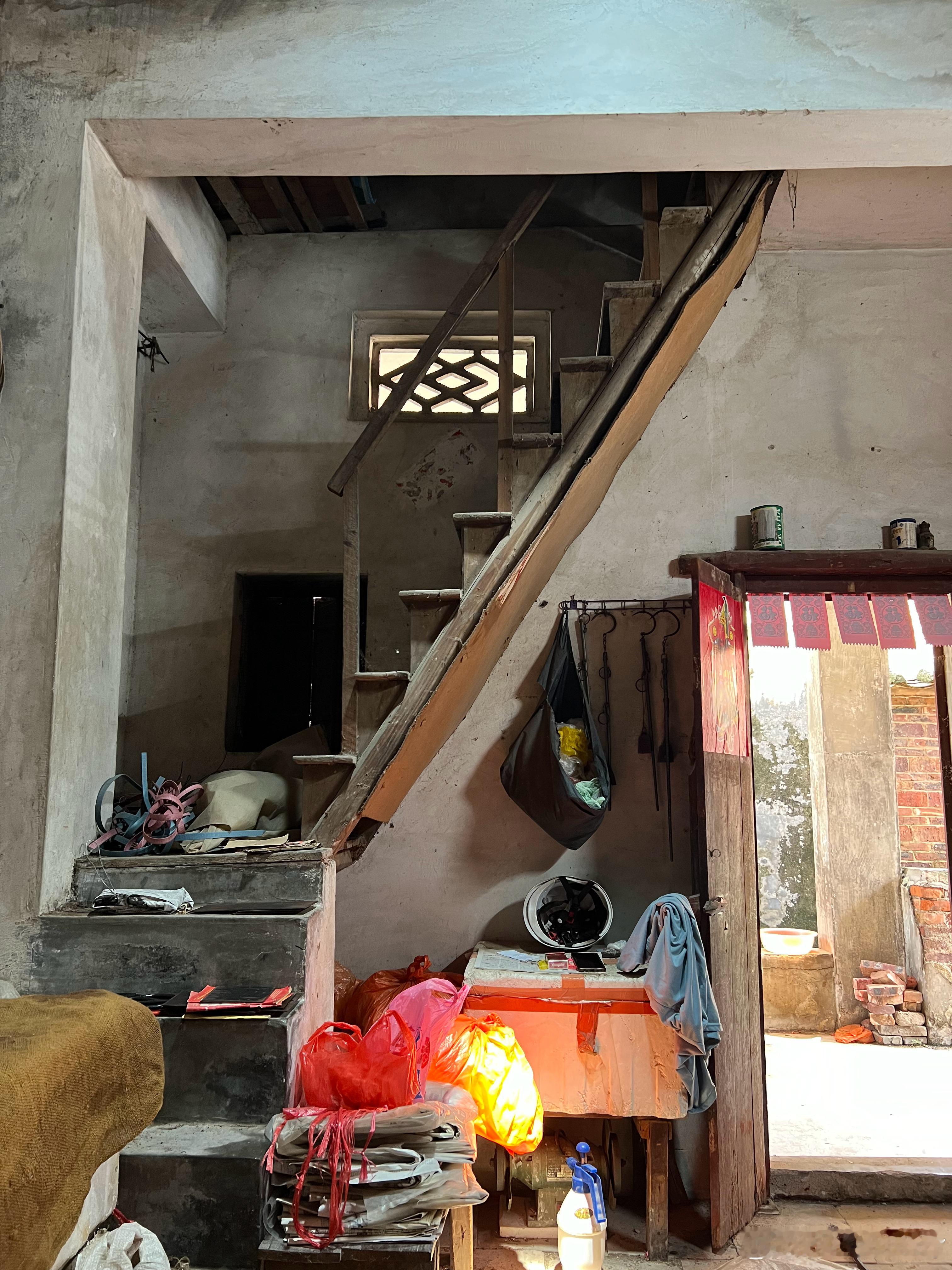这楼梯，目测有个50度+了吧