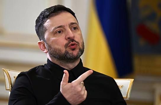 泽连斯基披露:白俄朝乌方向修路，并布置阵地装备，不简单

4月17日，乌克兰总统