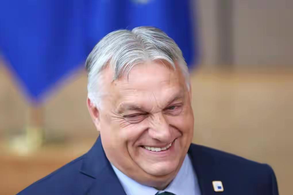 泽连斯基“救命钱”被阻断，欧尔班的条件不过分，就等特朗普发话