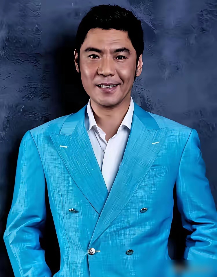 刚刷到屠洪刚的家事，我真是胸口堵得慌。他亲大儿子在美国读书靠助学贷款，和前妻方舒