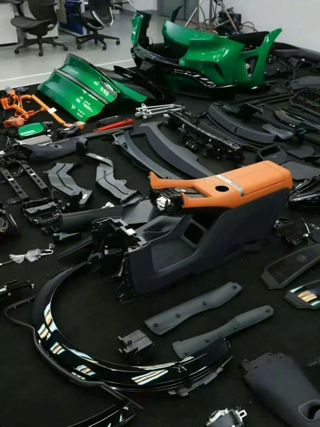 雷军称直播拆的小米YU7会装回去厉害哈，拆掉的车还能装回去，这边建议装回去也开直