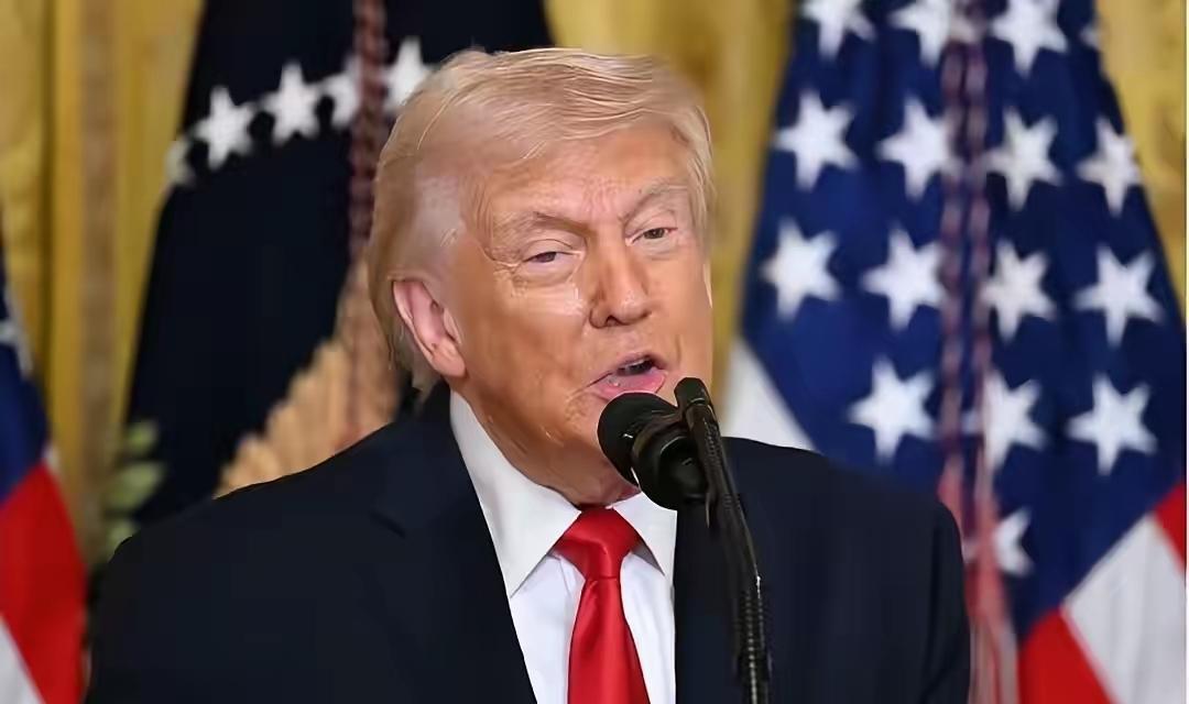 ​美国总统特朗普正在失去民众的信任。在未成为总统的时候，特朗普信誓旦旦说将可能会