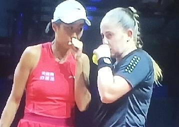 张帅/奥斯塔彭科组合两盘不敌梅里查尔/萨姆索诺娃 斩获斯图加特站女双亚军！
  