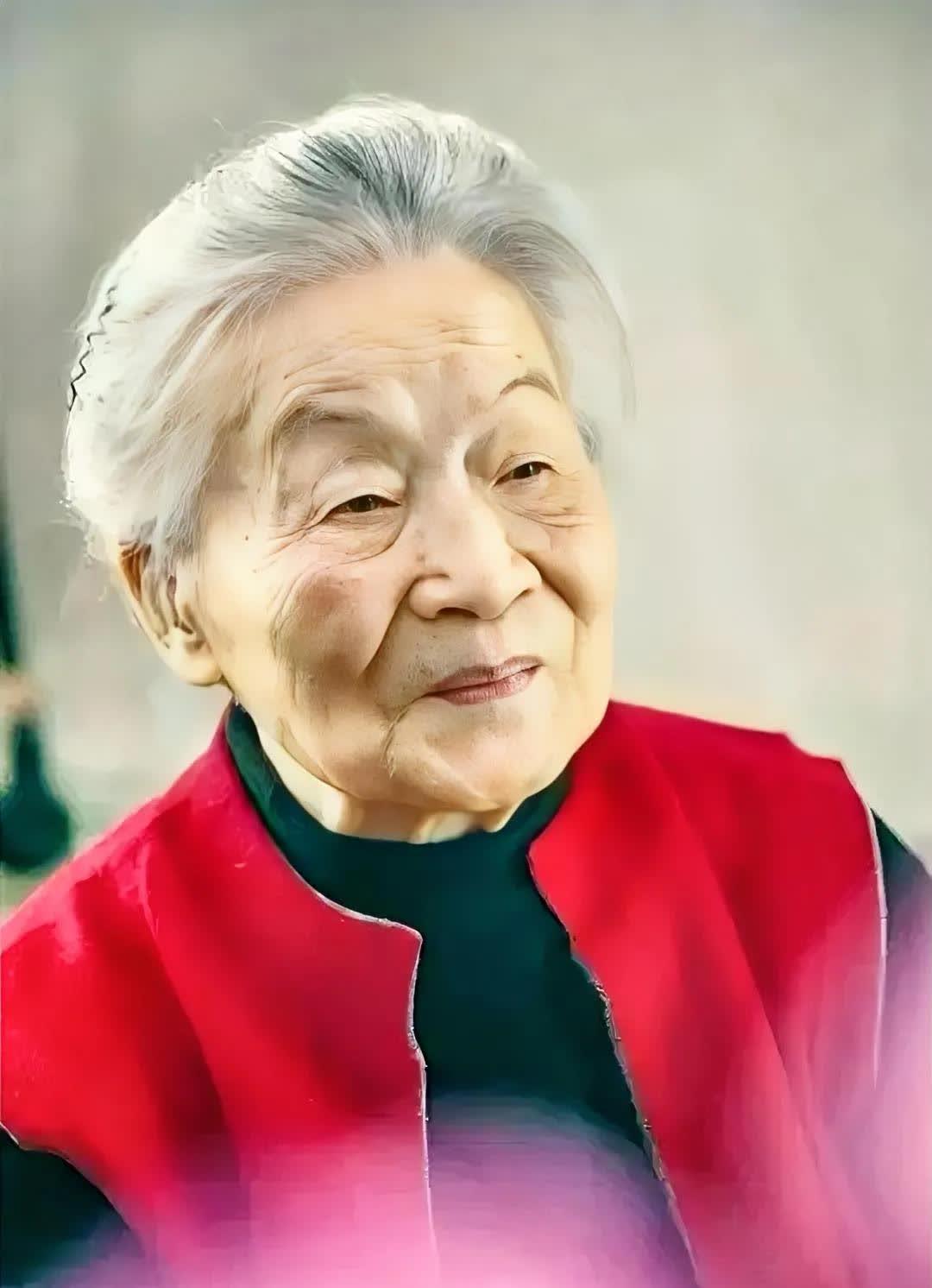 杨绛先生这段话，
真的点中很多人。
我让步，
不是让你得寸进尺。
我与世无争，