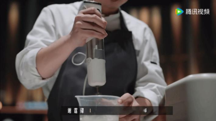 谢霆锋甜哭了 很难不欣赏甜品师这份底气，跳出传统甜品创作思路，结合中式早餐进行尝