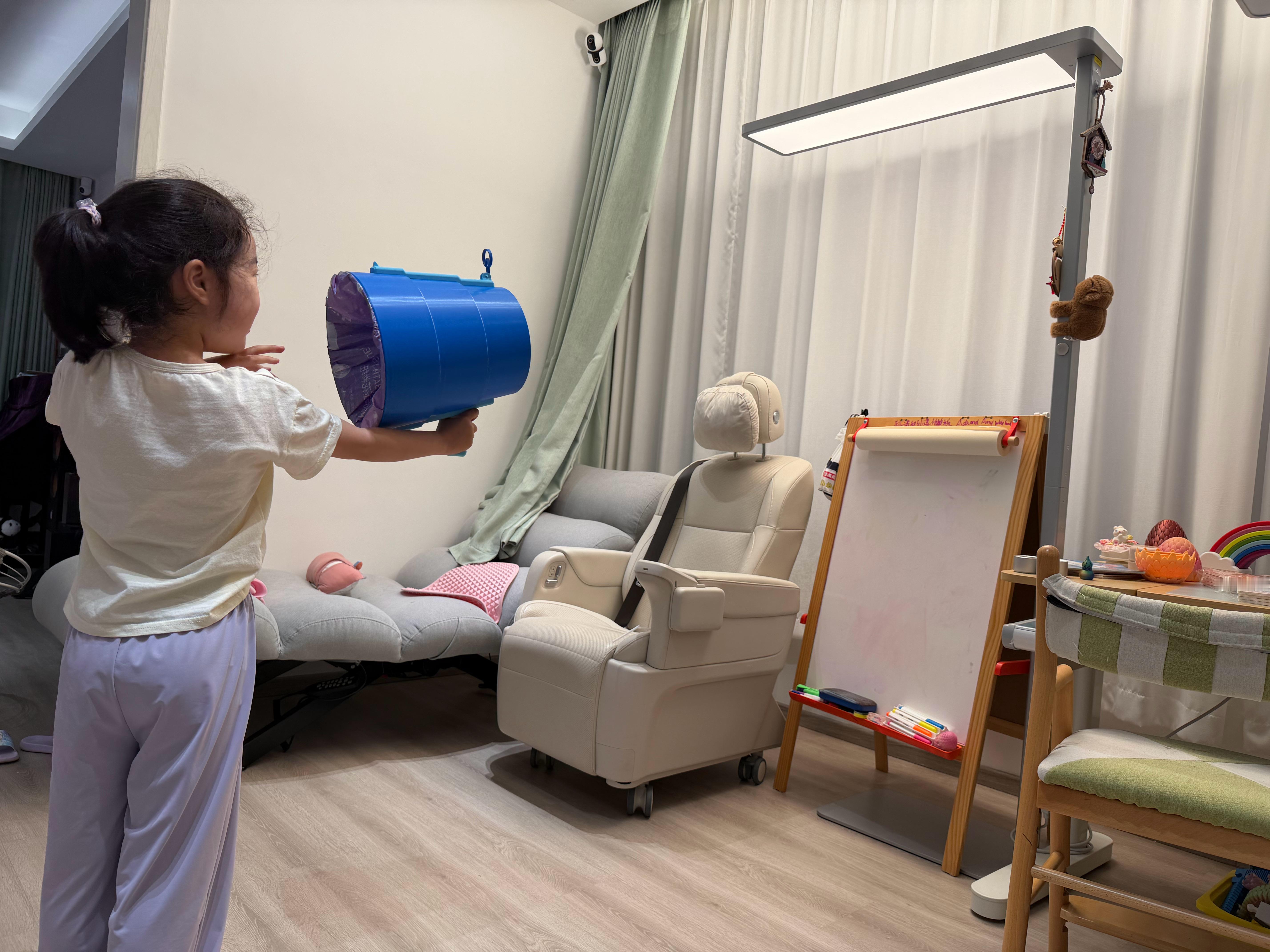 打印了一个空气炮，现在俩娃满屋子追着猫开炮，把猫给吓得躲都找不到好地方。很快空气