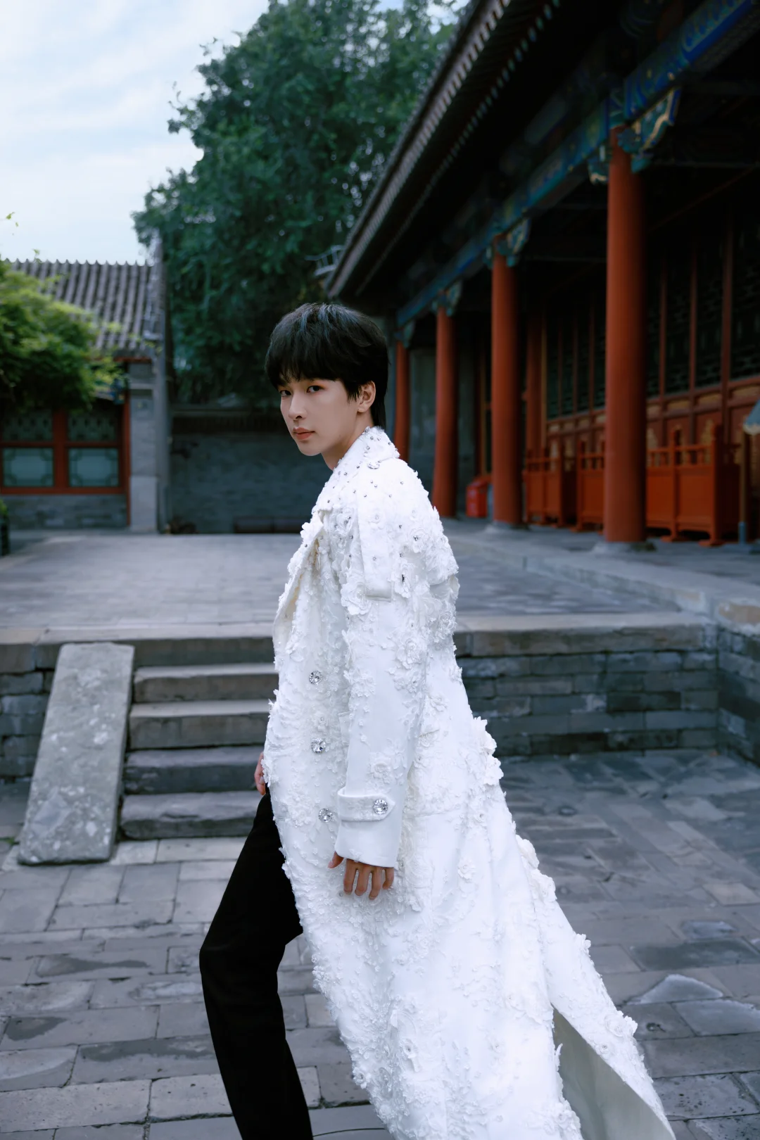 也是在恭王府里看了场“恭·时尚”京味儿十足的秀。