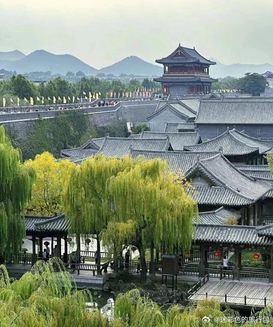 ✈️一张机票，到底可以打开多少个世界？一张小小的登机牌，就是奔赴远方的入场券。可