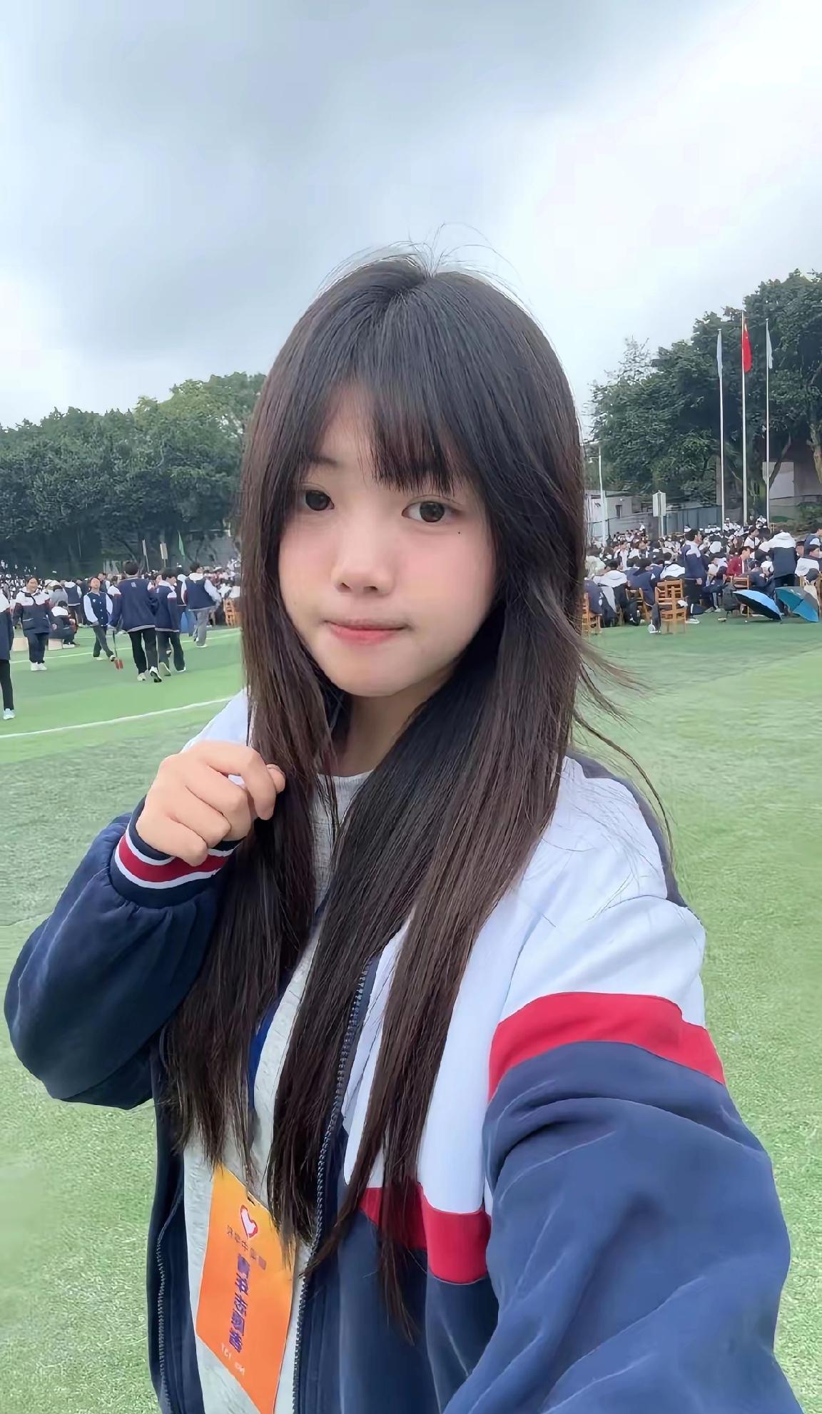 校园运动会的青春气息，运动服和阳光的完美结合！🏃‍♀️🎖️