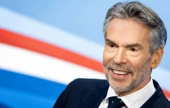 都以为稀土管制能按住荷兰，没想到人家反手就把中低端DUV光刻机也禁了，连老设备维