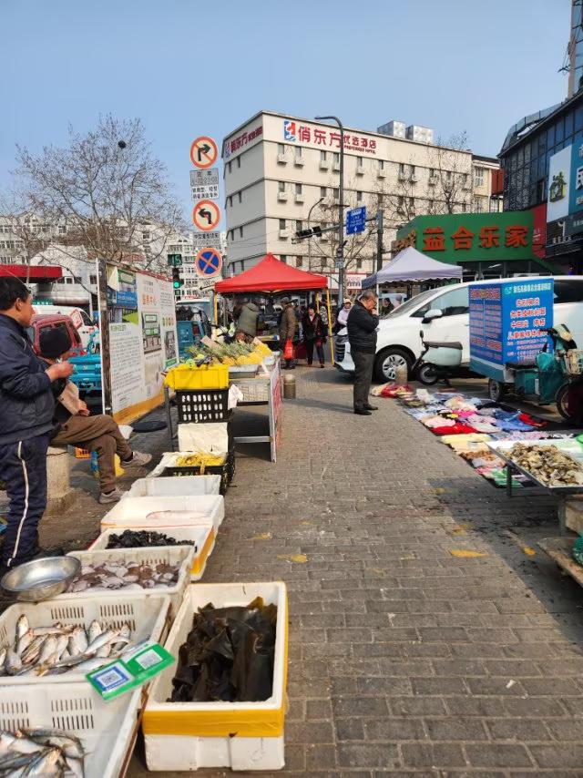 今天是3月13号，天气晴，5∽9度C。
新年过完了，大家都又转入了正常，街道上的