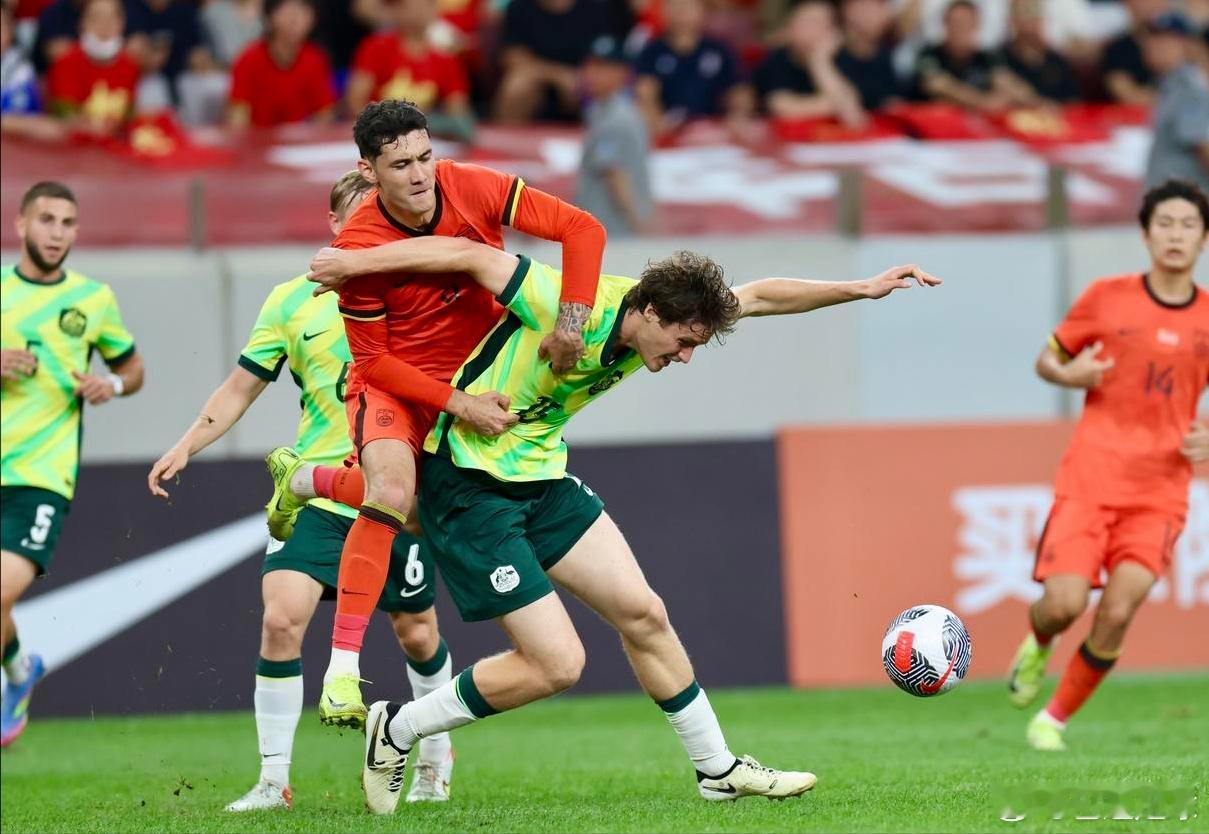 既然没法和日本u23比技术，那么就要充分发挥自身的优势，例如身体方面。不要球权，