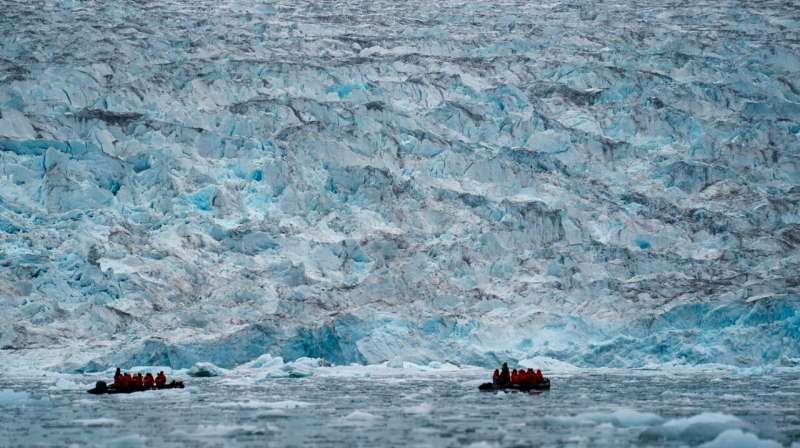 地球47年失去11.3万亿吨冰

如果把南极和格陵兰这47年丢掉的冰全部铺开，能