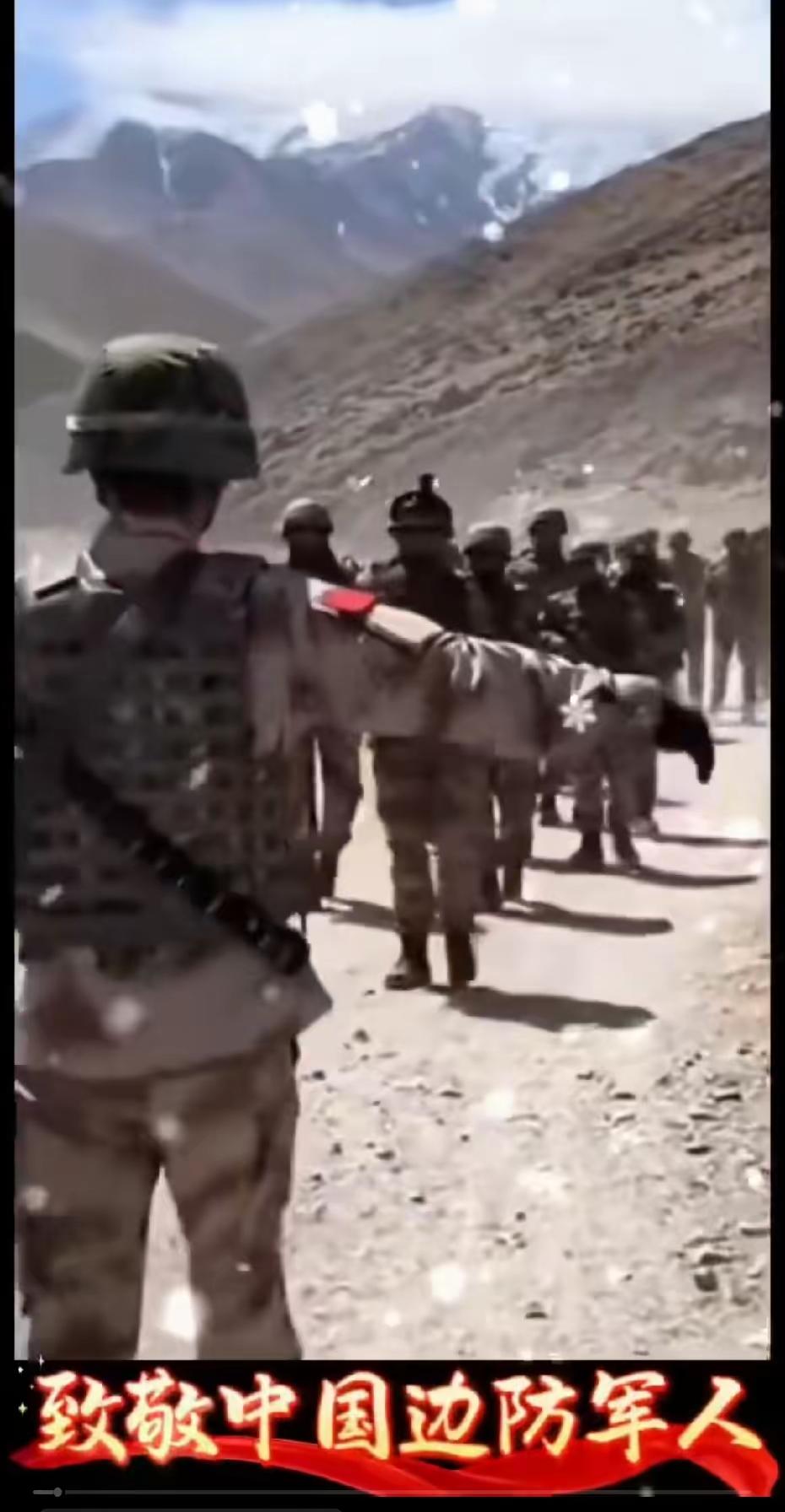 边境冰川下，是战士们用冻红的双手死守国土，这种血性与脊梁让人看得眼眶发烫。而那些
