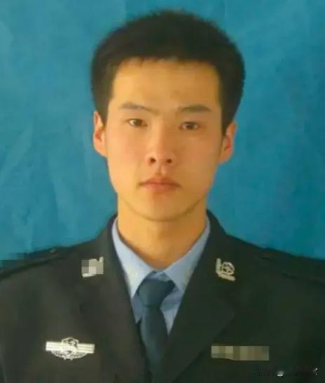 2012年，沈阳怀胎8个月的孕妇，在街上跟男子发生争吵，没想到，男子竟然拿出尖刀
