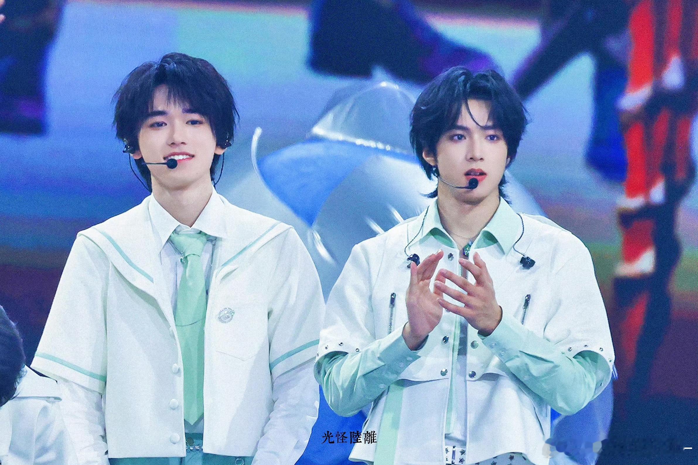 文轩 🐺🐟文轩世界第一初恋 “这么深的冰啊” “什么深井冰啊”烟花升停在星夜