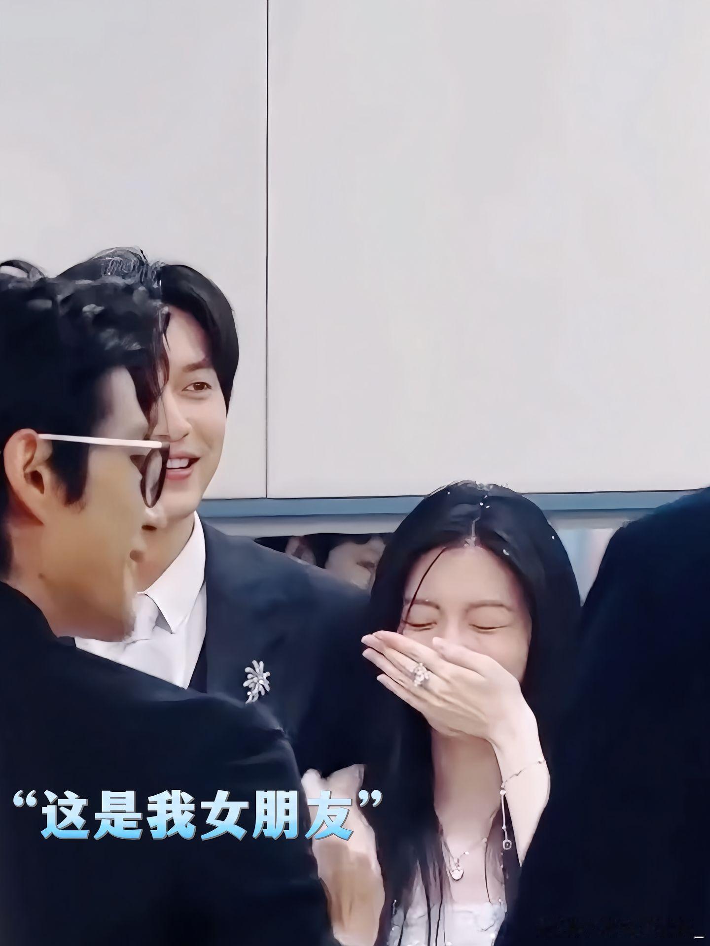 “大家好这是我的强制爱男友 周佑凌”“大家好这是我的对抗路女友 柳柳”柳柳  周