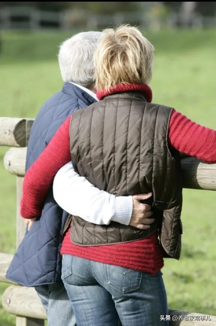 中老年人谈恋爱，真的只剩算计吗？
 
很多人说，人到中老年再谈恋爱，没有真心全是