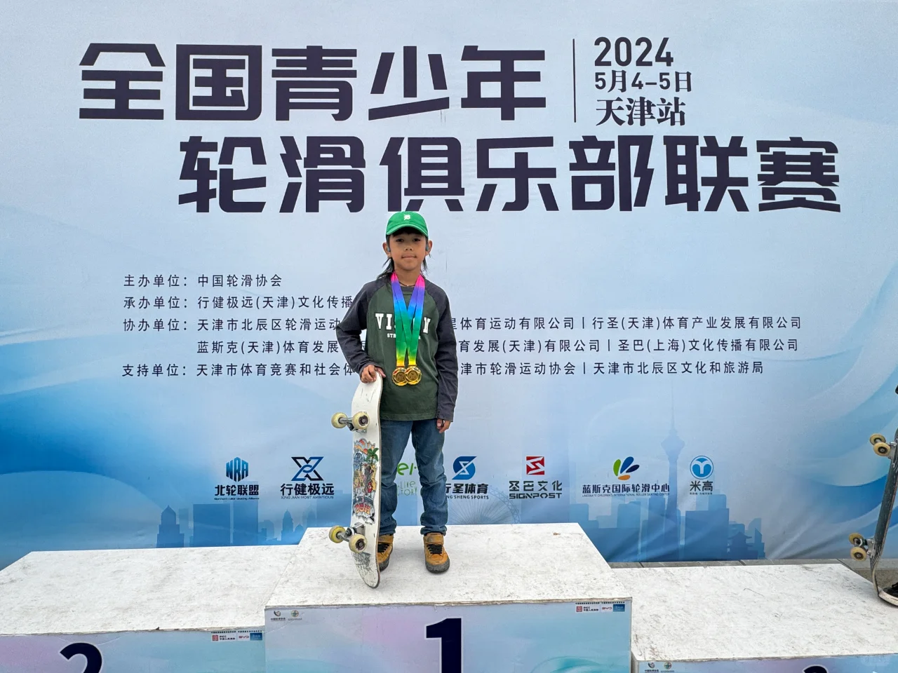 DBH赞助滑手闪耀赛场，斩获多项冠军荣誉！