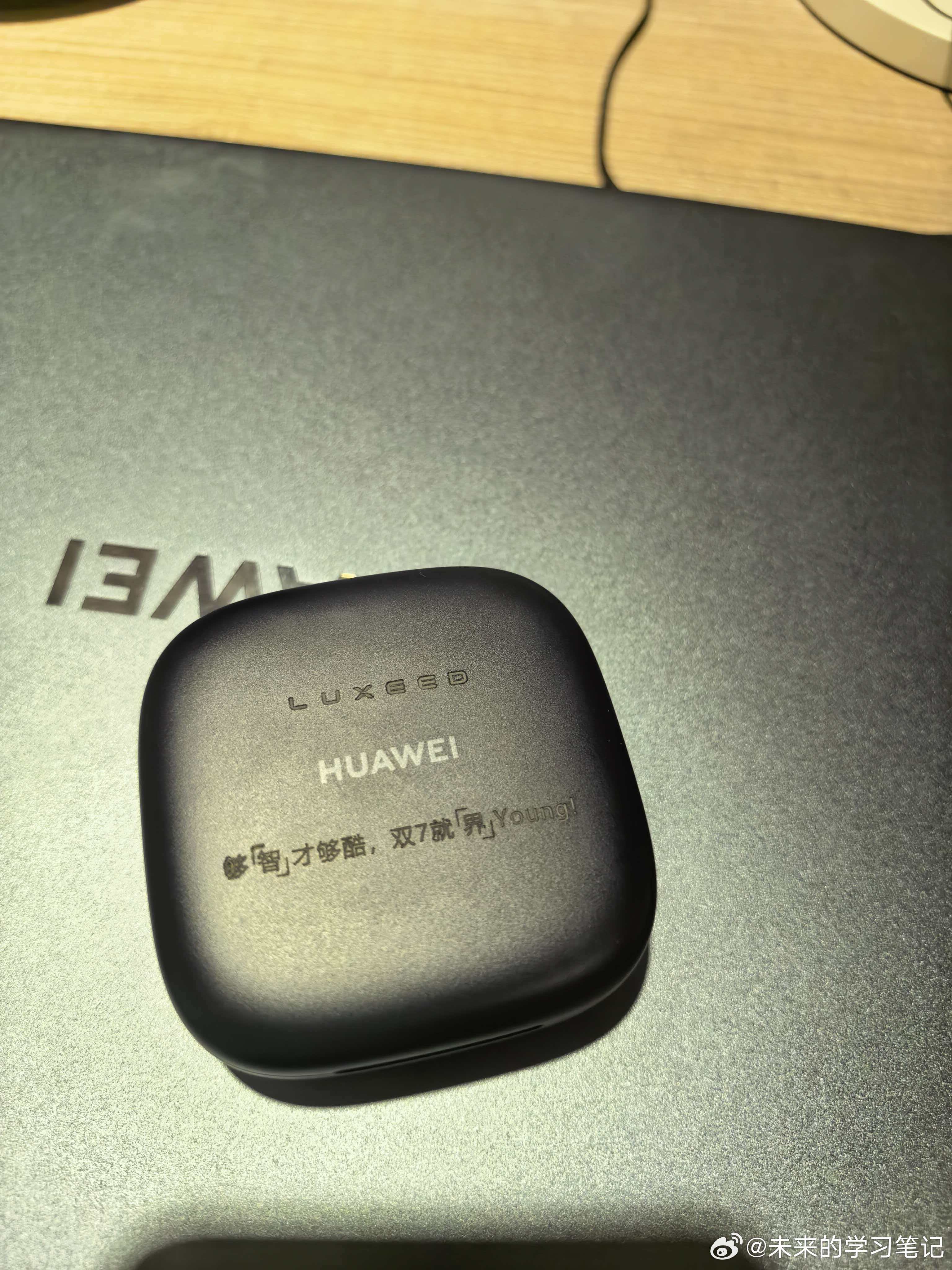 还有智界的定制款鸿蒙智行