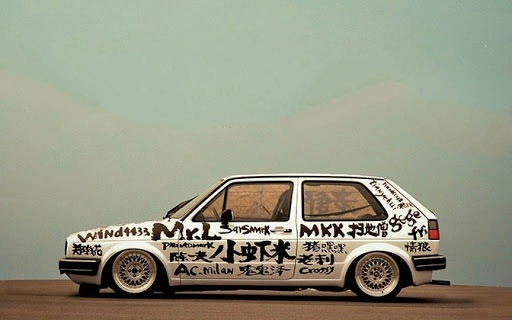 小米初创时期拍摄的第一支广告片，现在回过头来看真的太有宿命感了，既有车又有虾。 