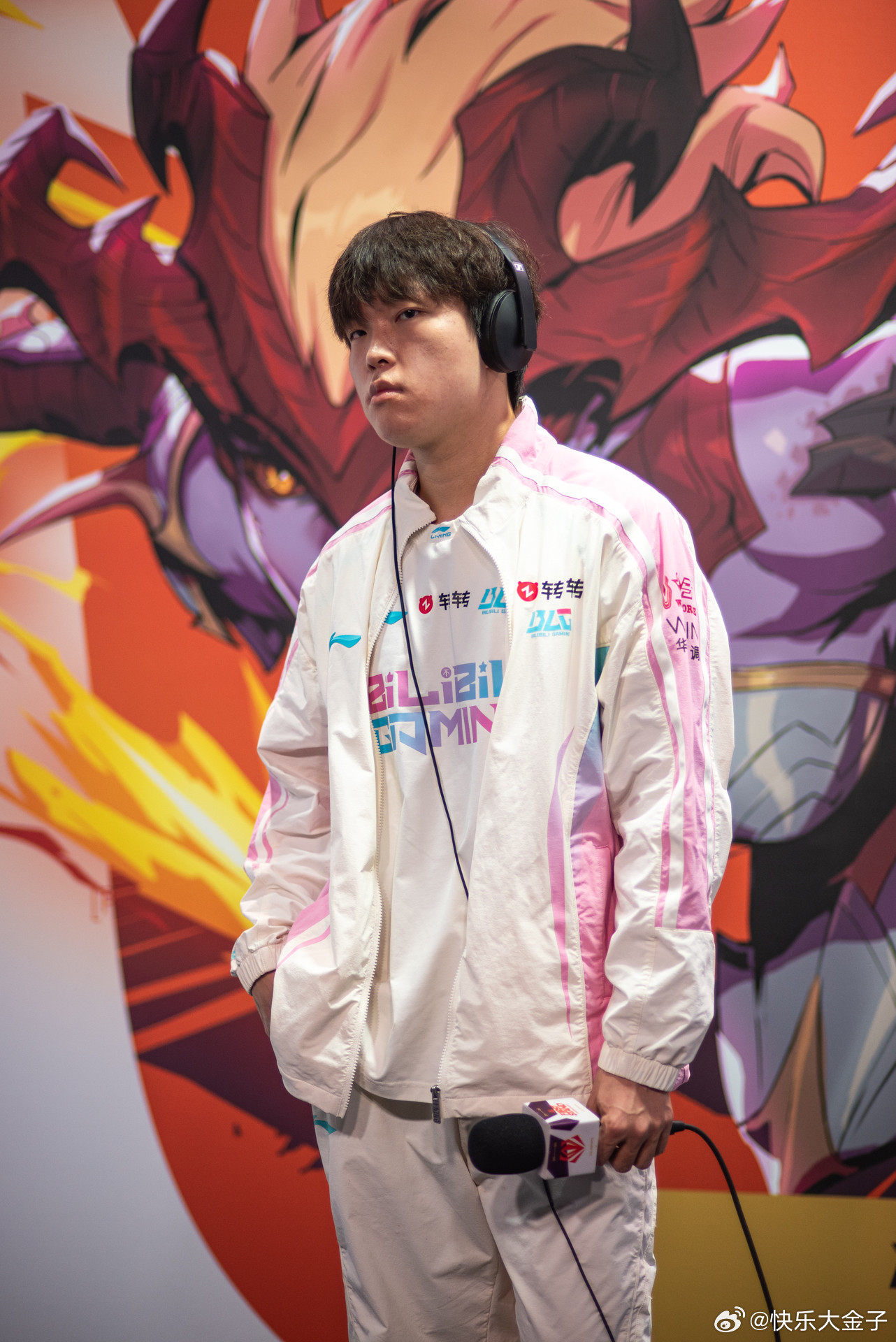 媒体日参加采访与拍摄的BLGViper笑得好开心。BLG对战BFX2026全球先