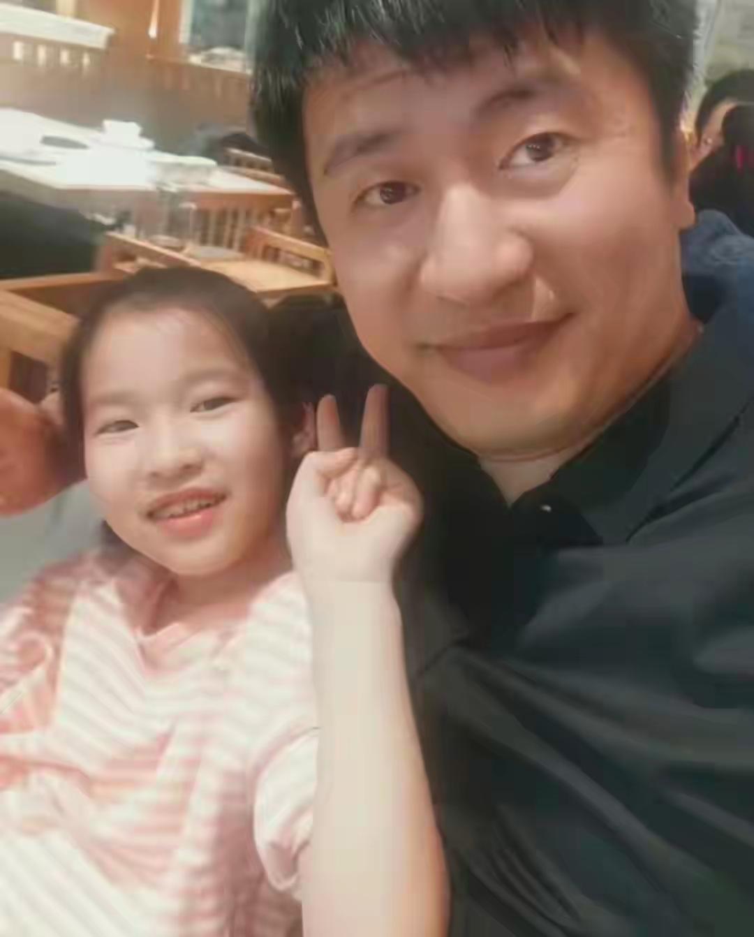 张雪峰猝死留下11岁独女，事发时紧急从学校接走，遗产处置惹担忧
 
3月25日，