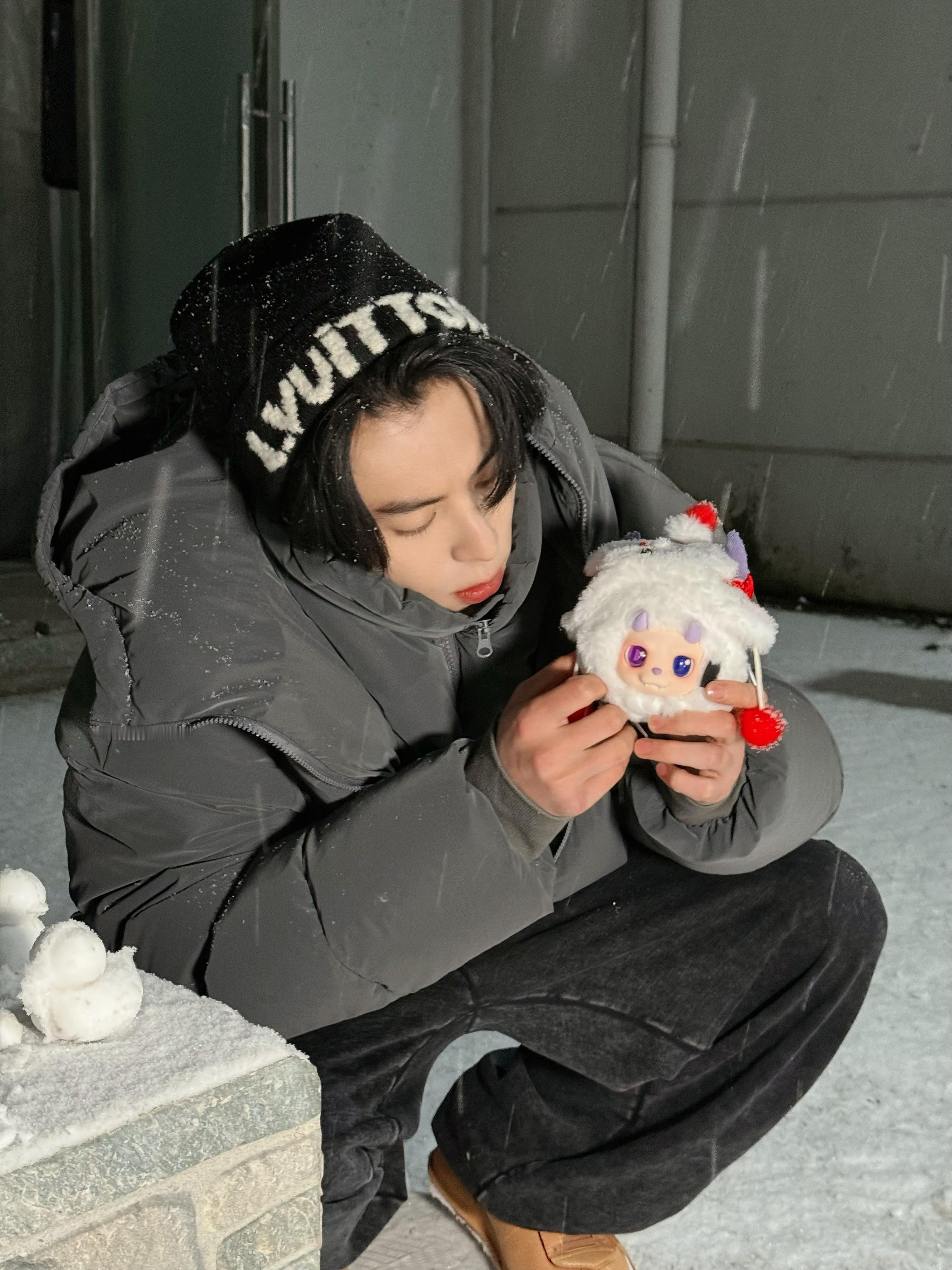 王鹤棣这是什么小D，圣诞小D吗，好萌。。 