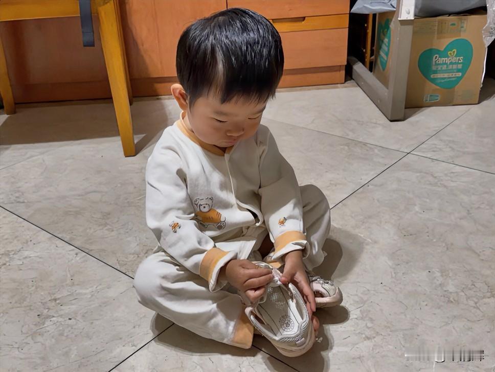 （1462）：孩子，早上好。昨天是你离世四周年的日子，回顾你一生的纪念视频发出后