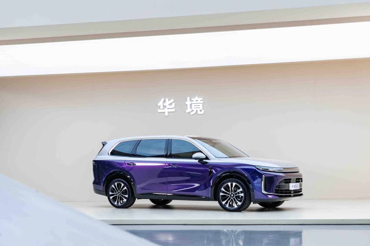 数据显示：

中国：每度电0.65元左右。
英国：每度电2.8元左右。
法国：每