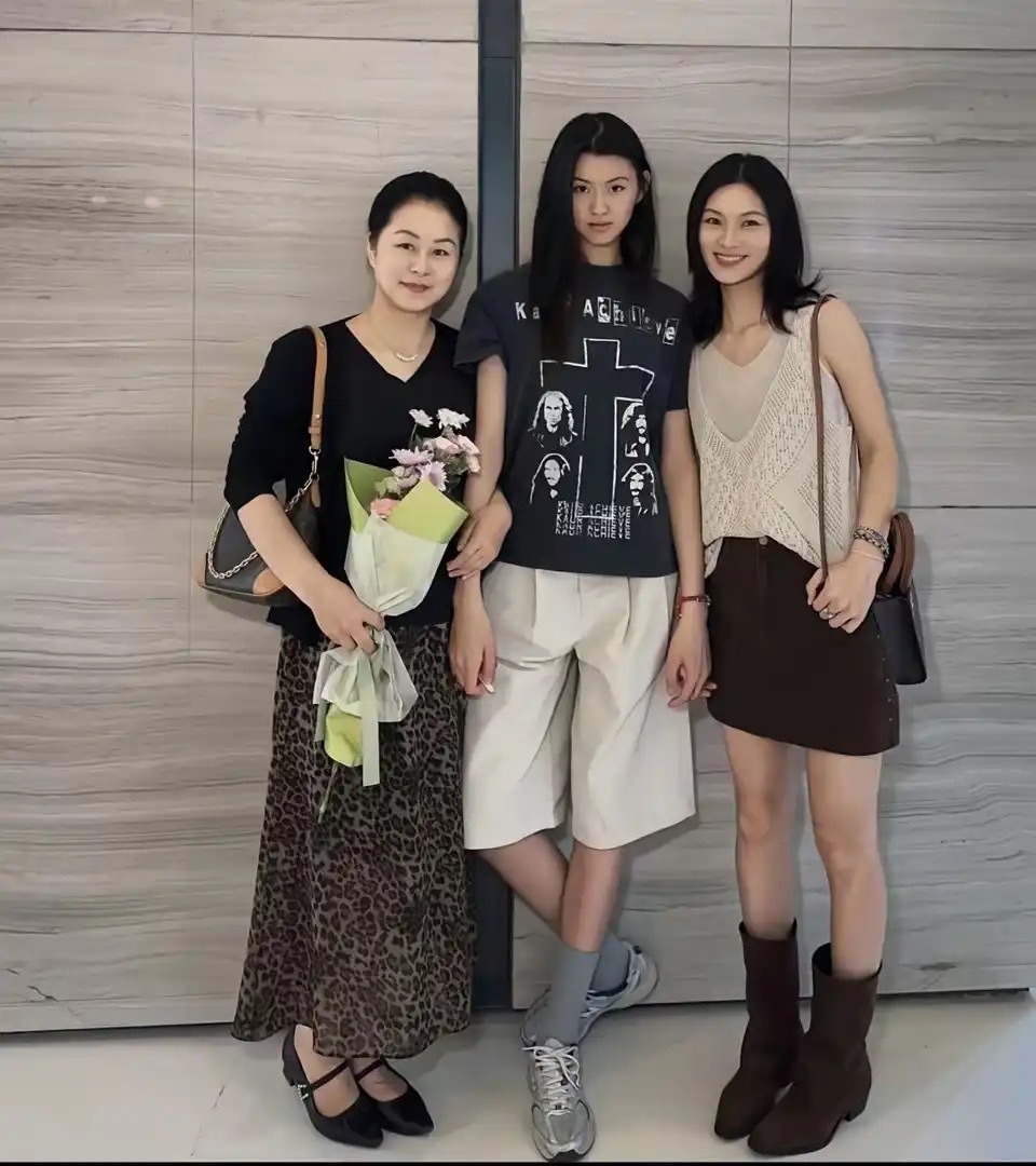 你敢相信这是女儿妈妈外婆三代人吗